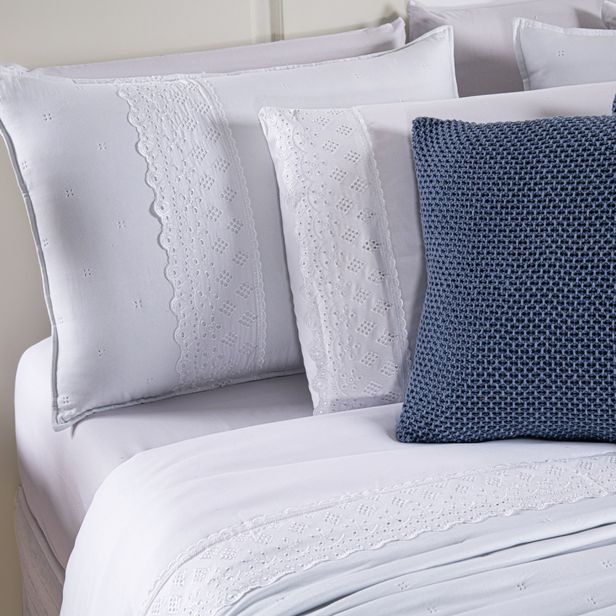 [10 PIEZAS] Juego de cama Serena percal 300 hilos bordado inglés + Set de Toallas Premium de Regalo (Copy)