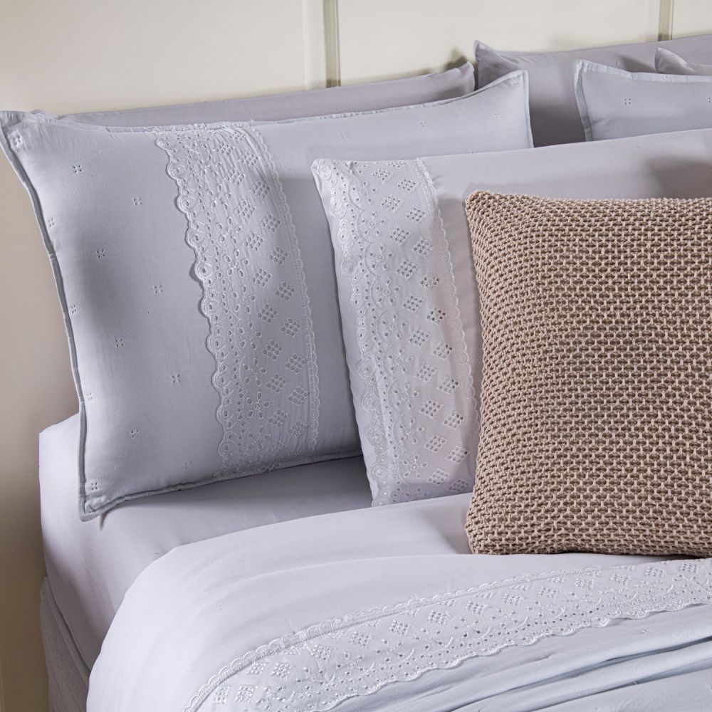 [10 PIEZAS] Juego de cama Serena percal 300 hilos bordado inglés + Set de Toallas Premium de Regalo (Copy)